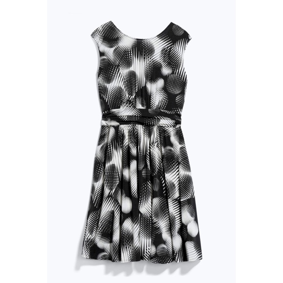 Black and white sleeveless dress